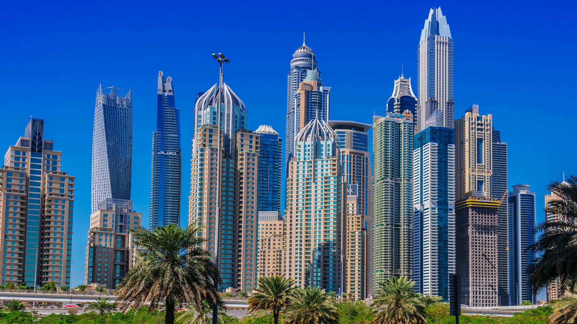 Pros And Cons of Buying Real Estate in Dubai