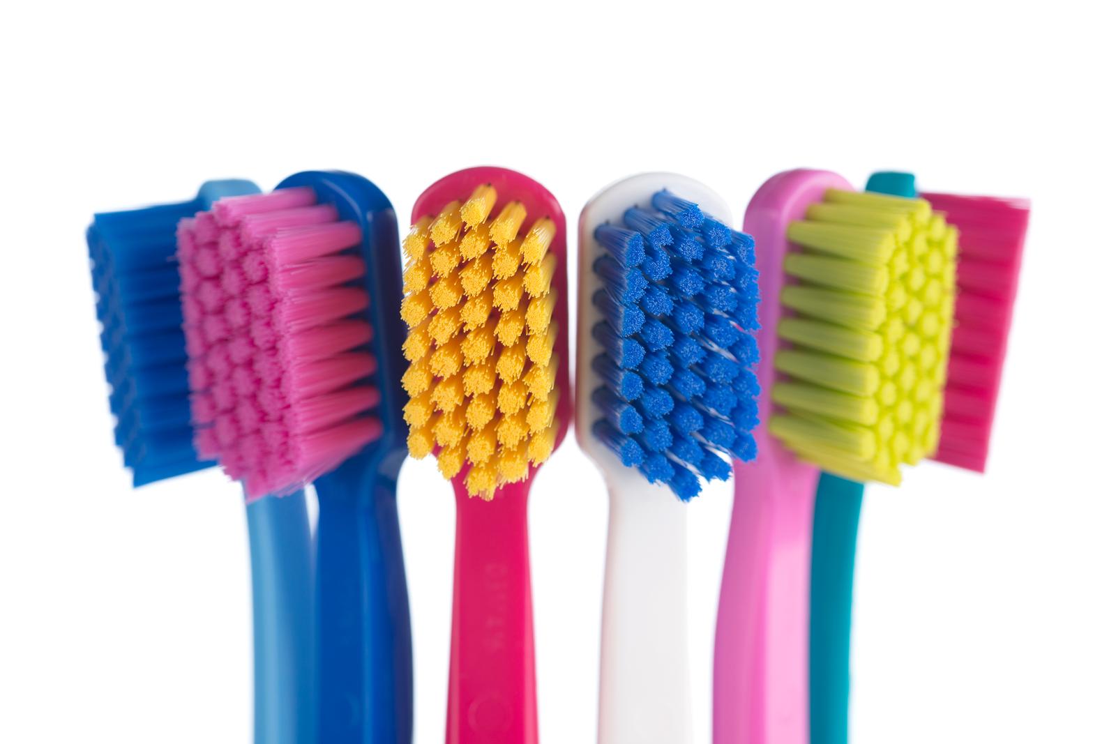 Scientists Took Swabs of Toothbrushes and Were Shocked by the Hundreds of Viruses They Found