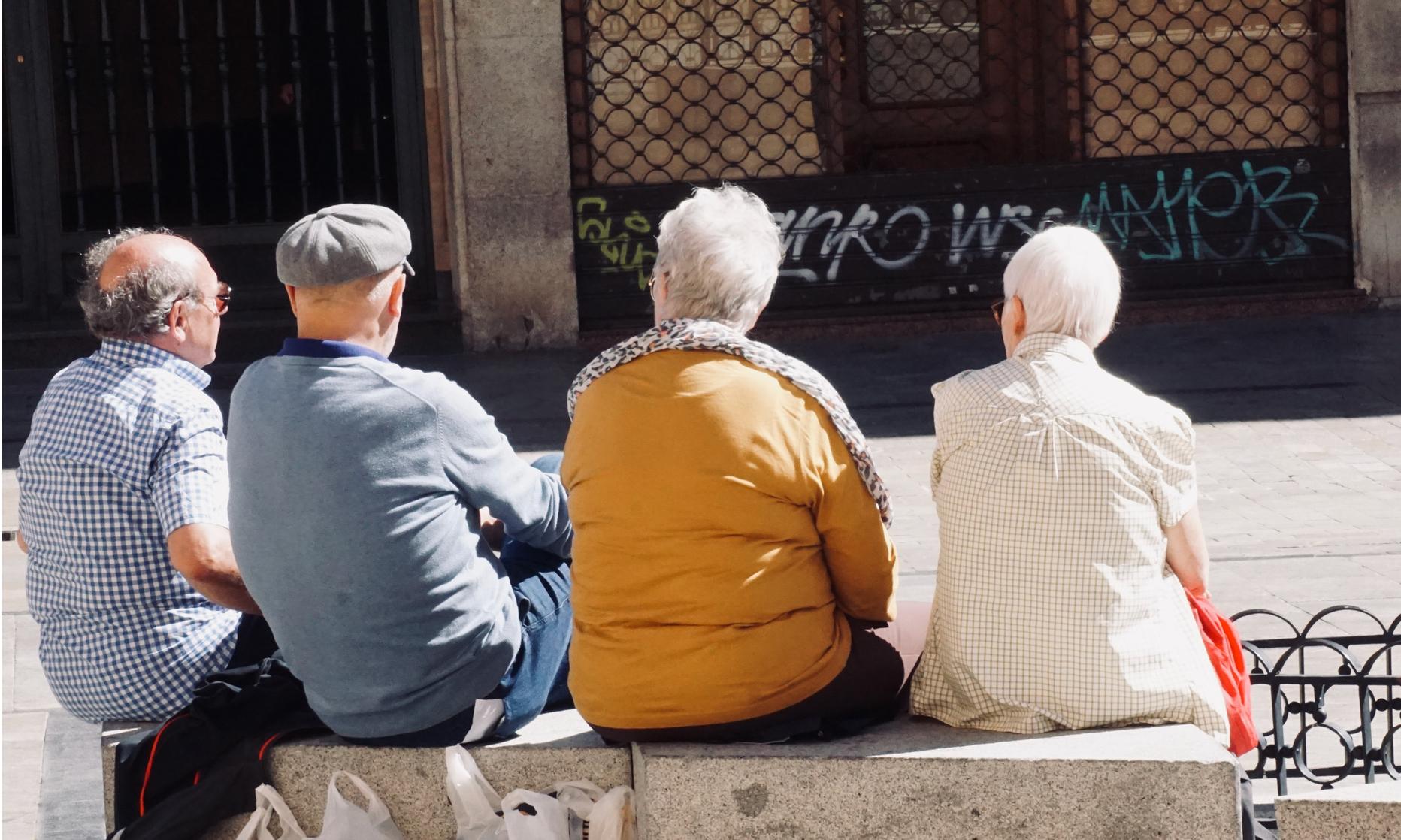 Копить vs жить на одну пенсию: что лучше для ИП