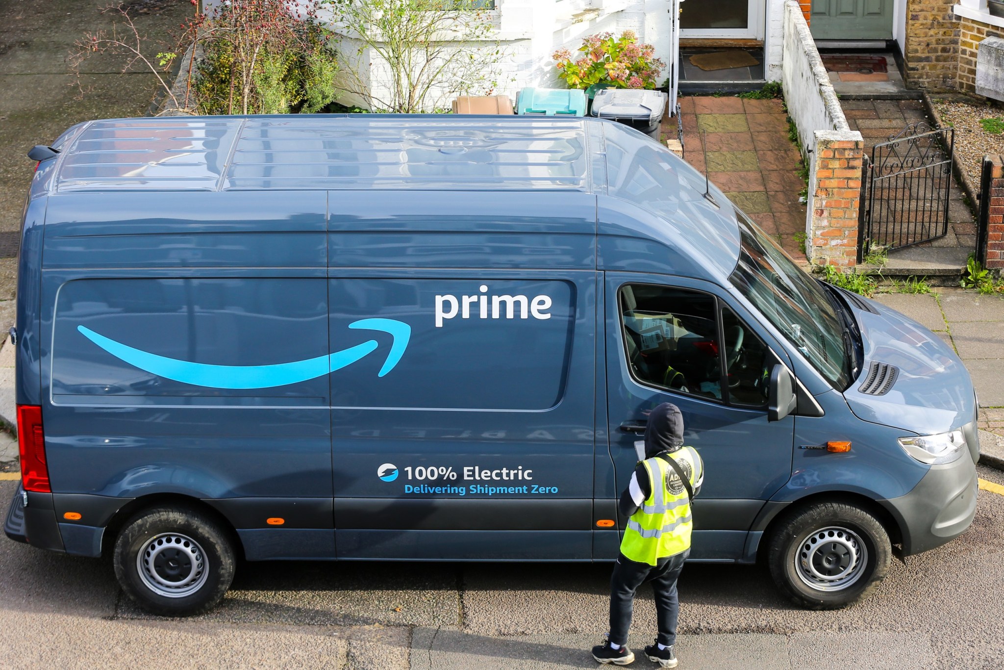 Amazon secretly slowed deliveries, deceived anyone who complained, lawsuit says