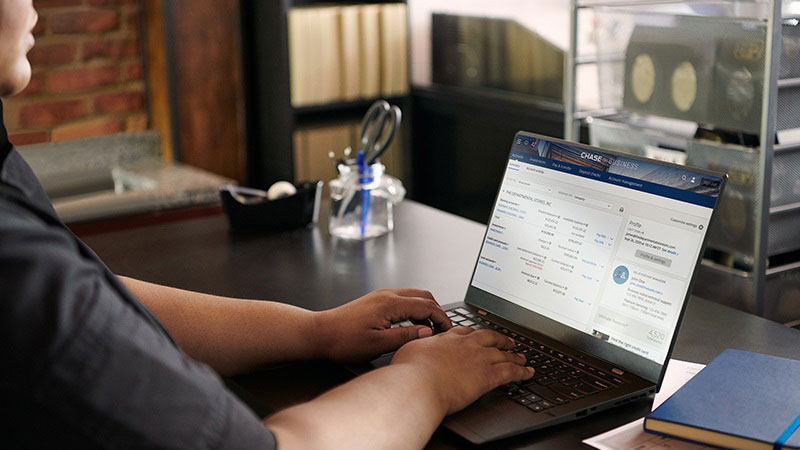 Top 7 Reasons to Open a Business Bank Account