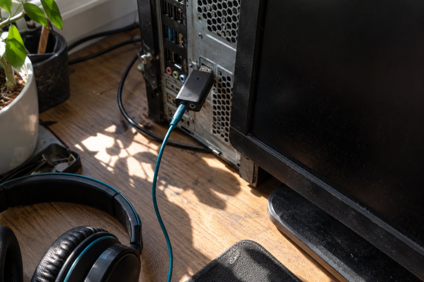 تجهیز صوتی USB متصل به رایانهٔ Windows یکی از مشکلات شناختهشدهٔ پس از بهروزرسانی را نشان میدهد.