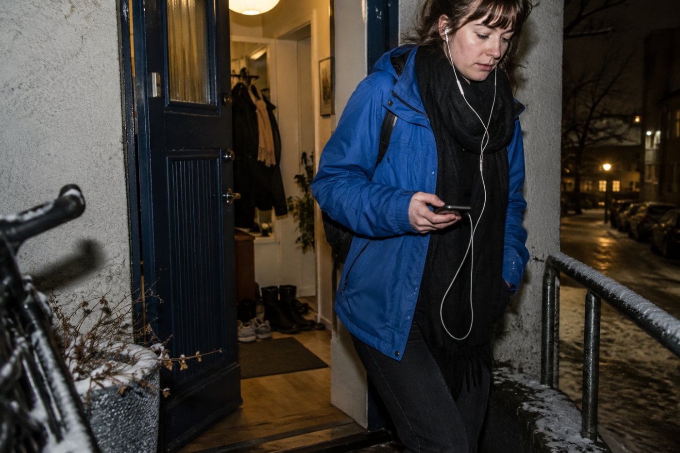 Hlustandi heldur áfram með sama hlaðvarpsþátt eftir að hafa farið úr húsinu og skipt um nettengingu.