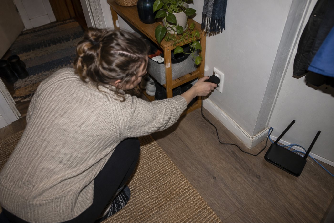 Mājas interneta pieslēgums un elektrība ir attālinātā darba izdevumu piemēri.