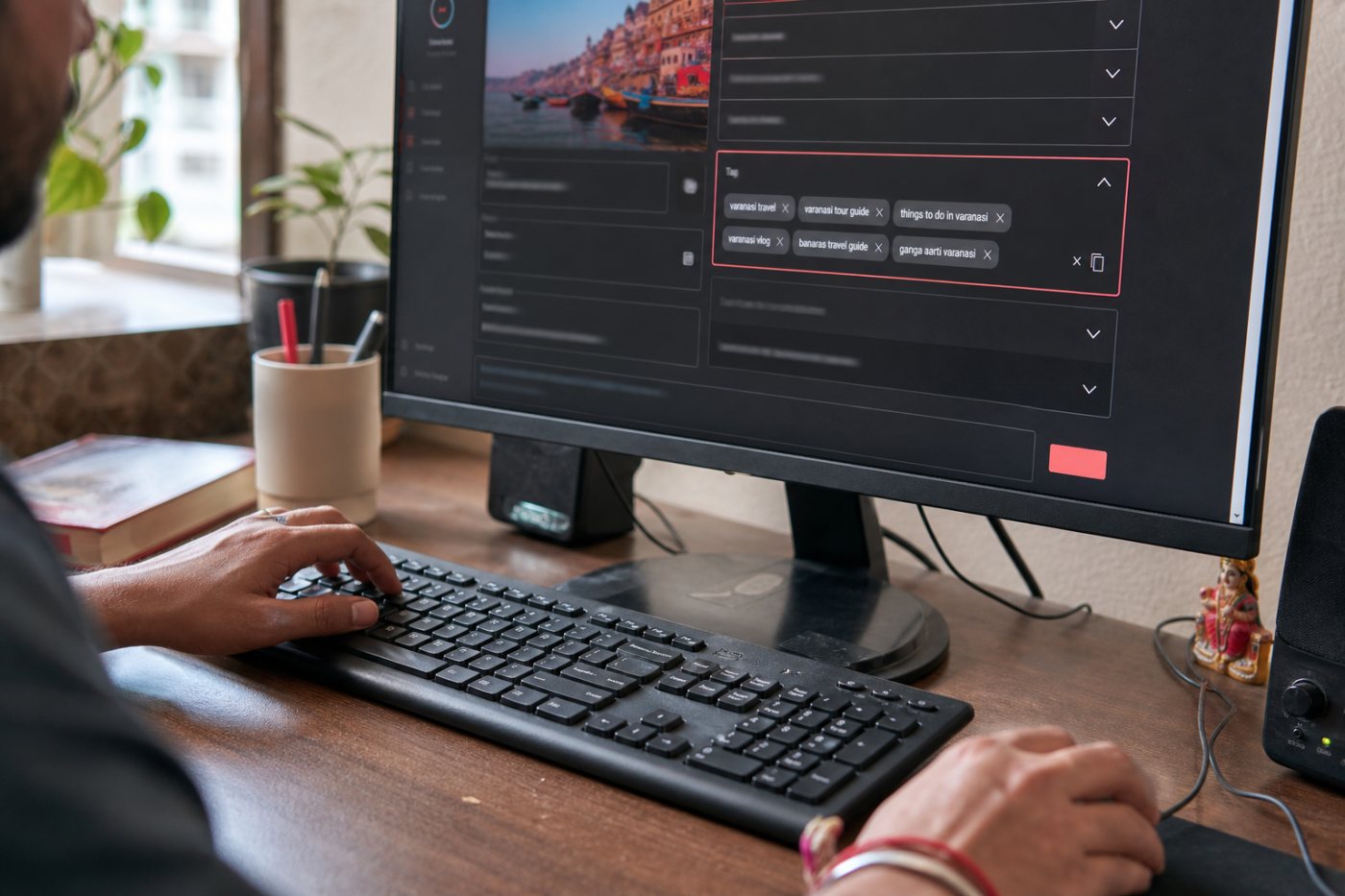 YouTube Studio की विस्तृत वीडियो जानकारी में सीमित और प्रासंगिक टैग जोड़ने की प्रक्रिया