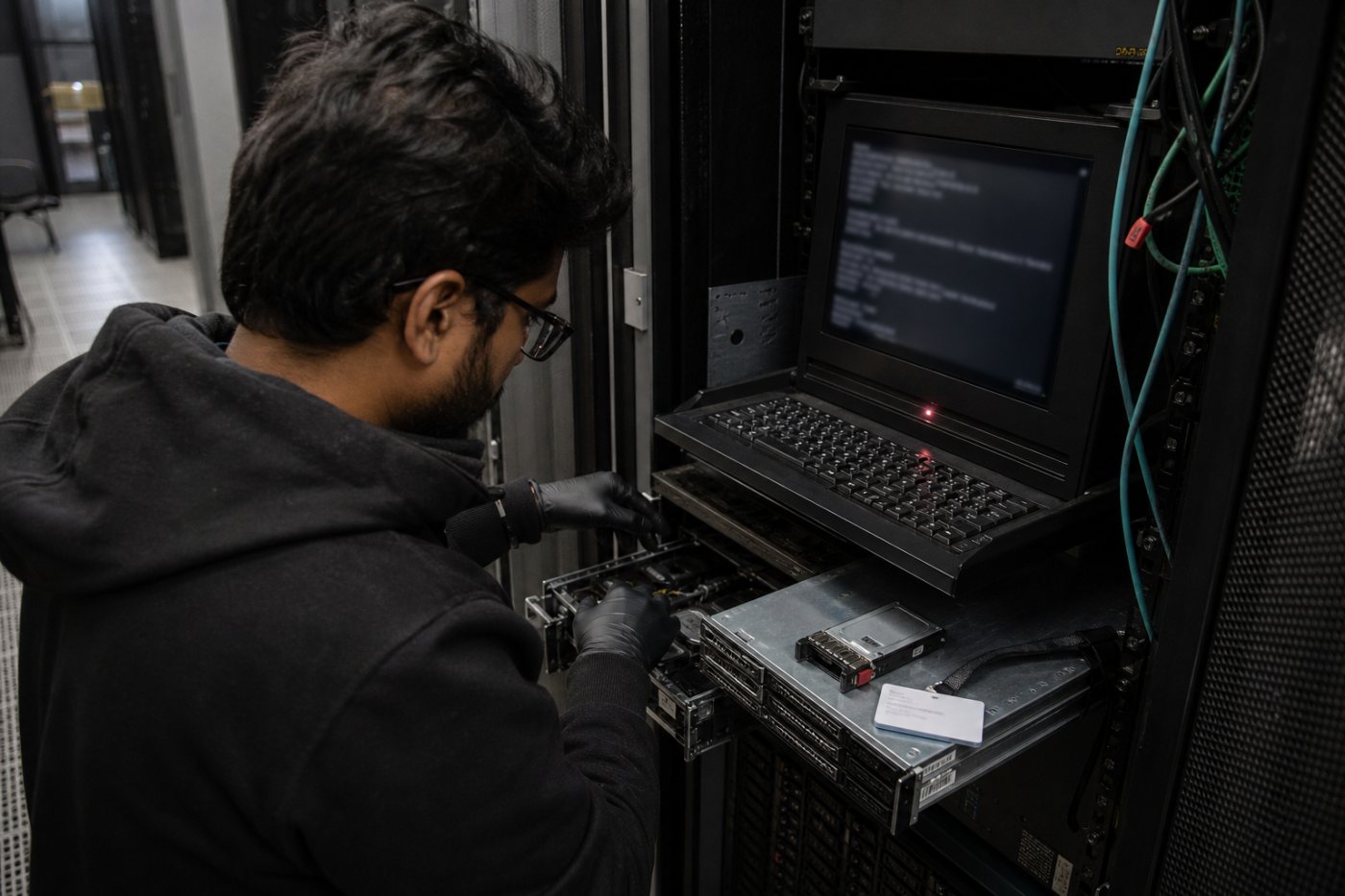 ফাঁস হওয়া credential ও দুটি 0-day যুক্ত হয়ে Hugging Face production worker-এ অননুমোদিত command execution পৌঁছেছে