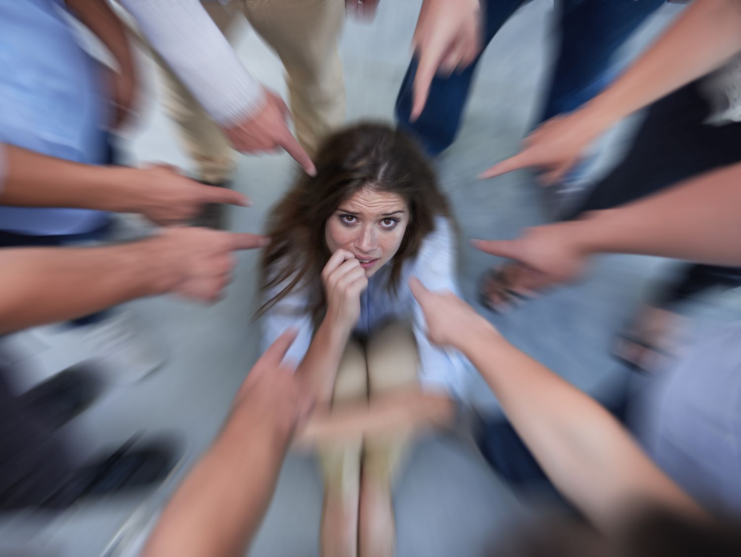 Почему мы так любим осуждать других людей?