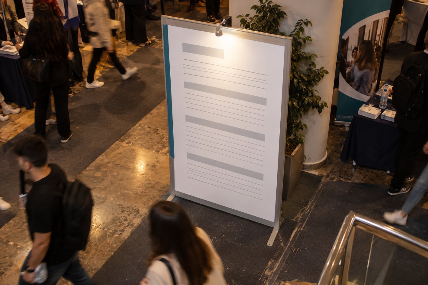 Modeli njëkolonësh i CV-së i mban seksionet në një rend vertikal të qartë.