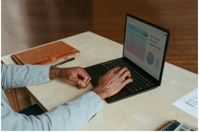 4 Tools that Help Solo Workers Get Paid on Time