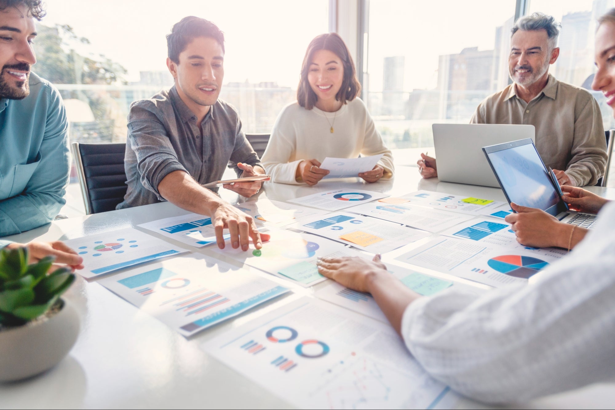 How to Effectively Manage Your Digital Marketing Team