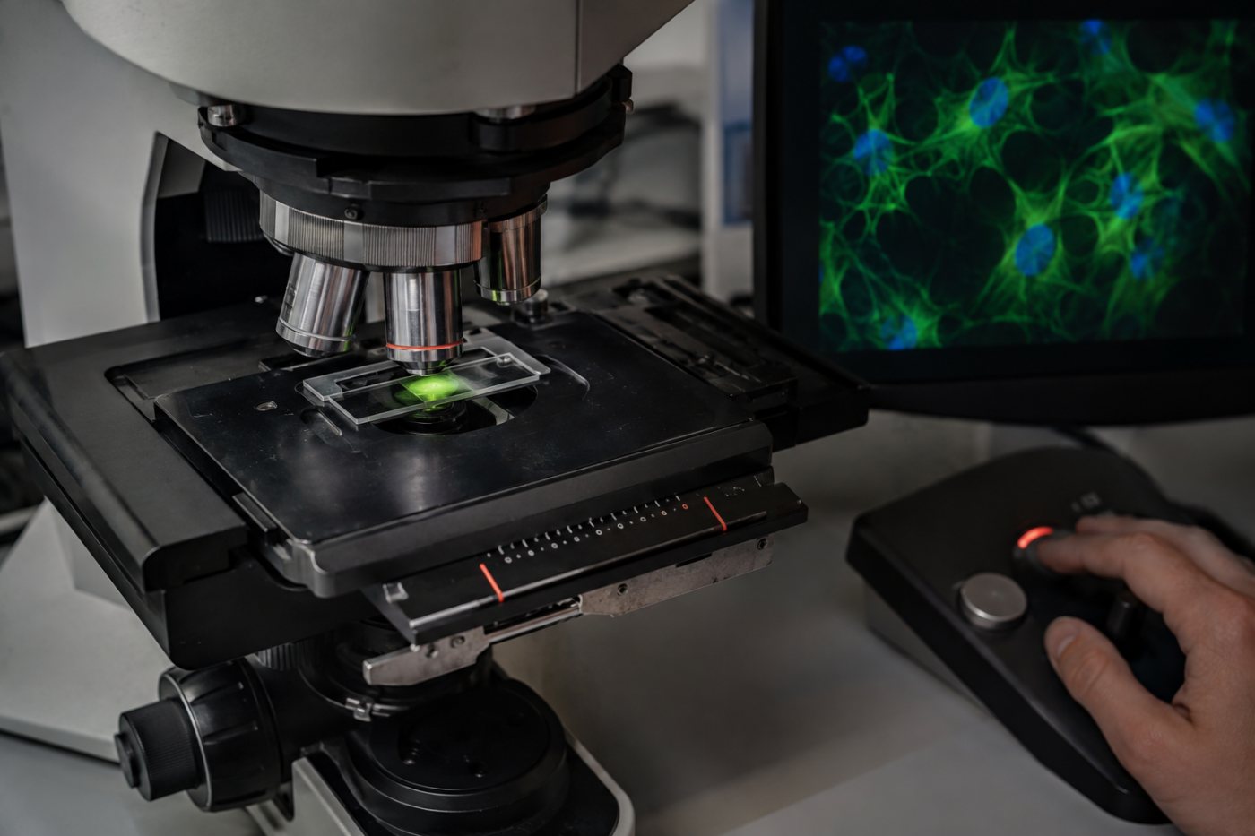 MHS driver passes a setting to a programmable microscope and returns its measured state within defined limits.
