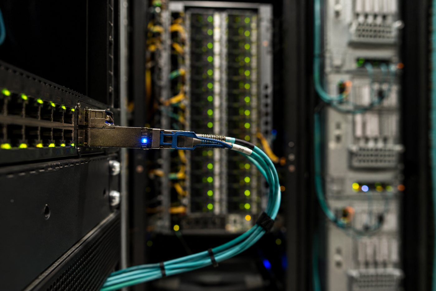 Yêu cầu AI đi từ prefill qua chuyển KV cache và decode, rồi sang CPU thực thi công cụ trước vòng suy luận mới.