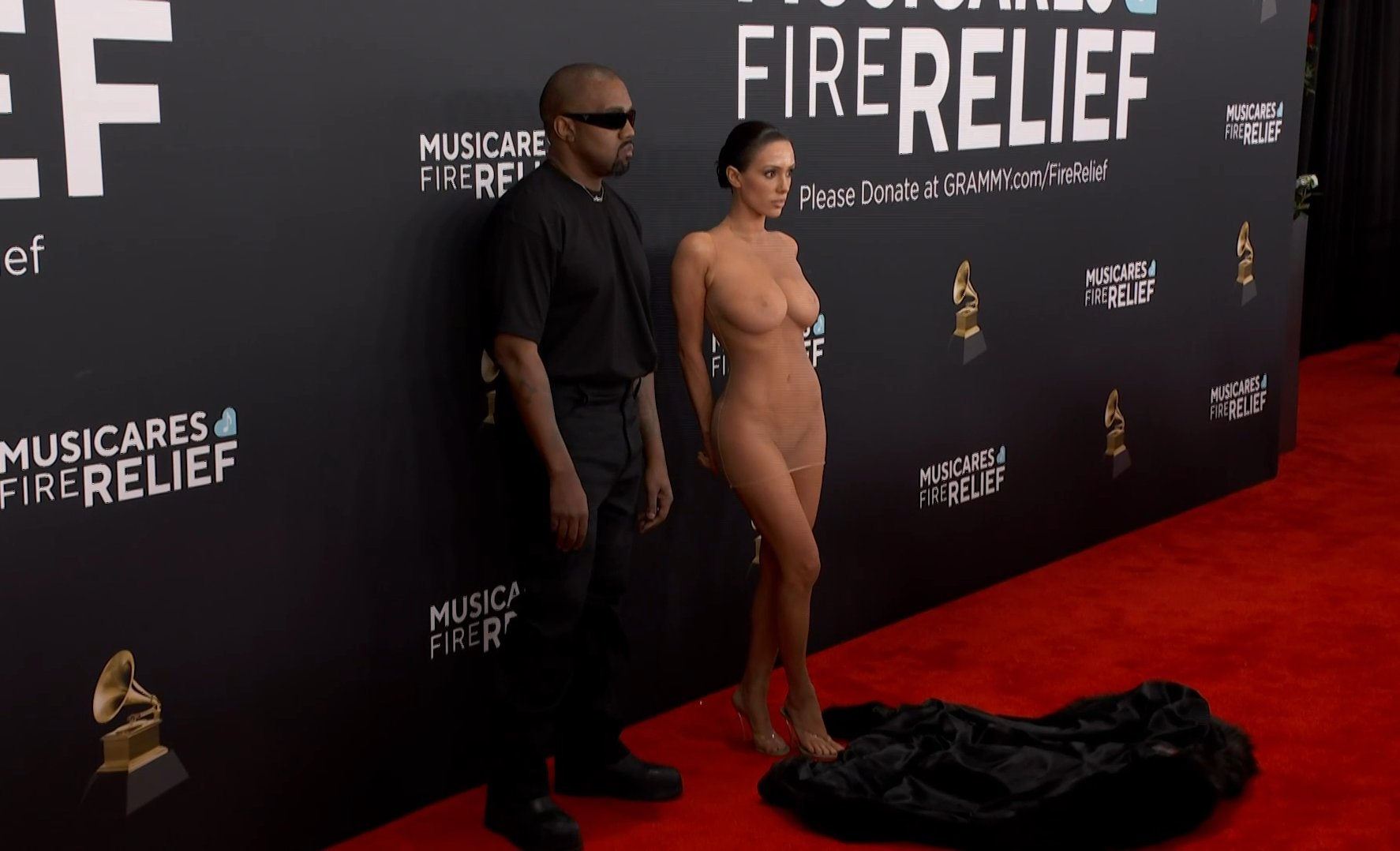 Lip Reader Discloses Kanye West's Words to Wife Bianca During Her Arrival in NSFW Grammy Outfit