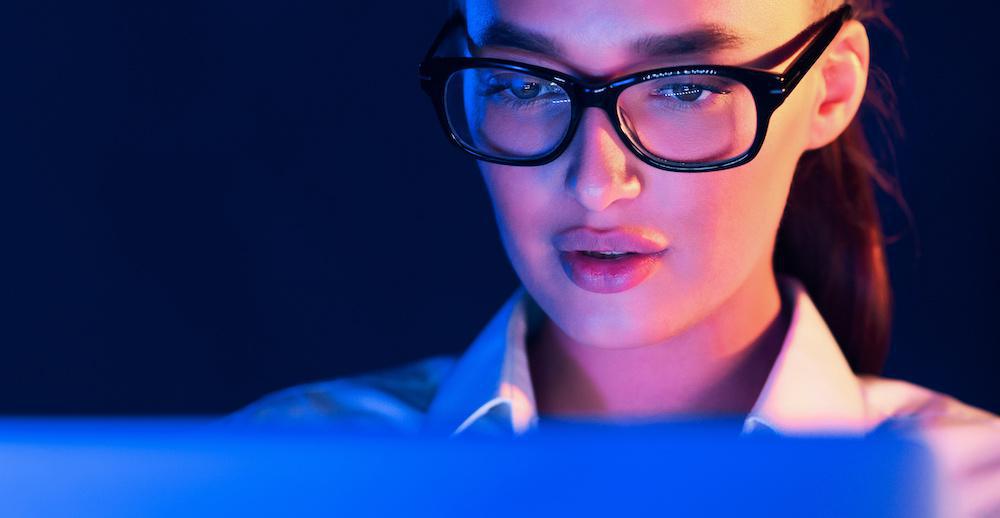5 Benefits of Wearing Blue Light Blocking Glasses