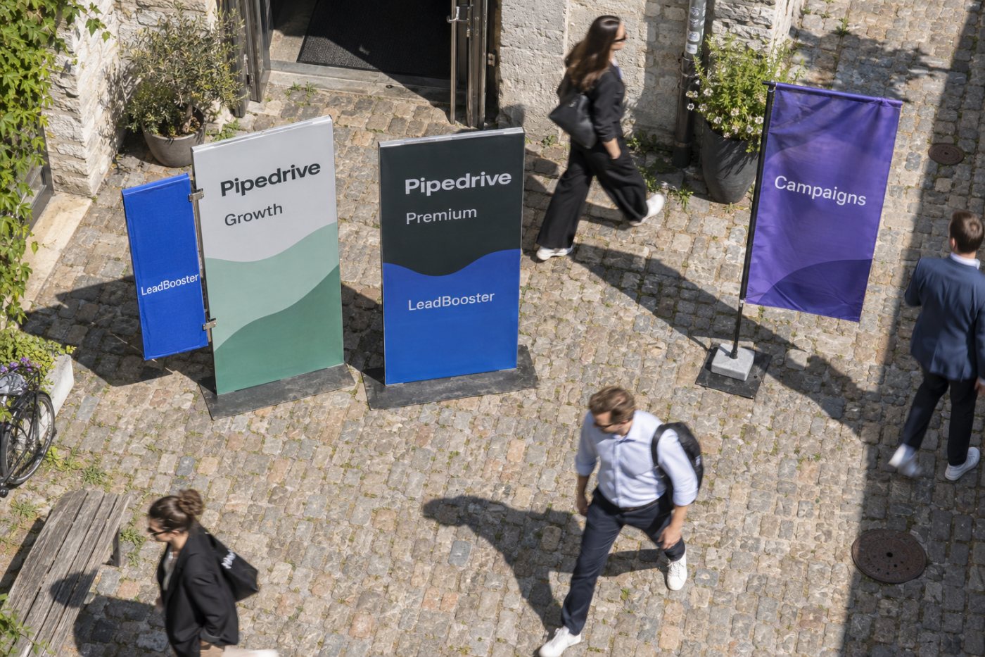 Pipedrive’i LeadBooster lisandub Growthile eraldi, kuid sisaldub Premiumis; Campaigns jääb eraldi lisaks.