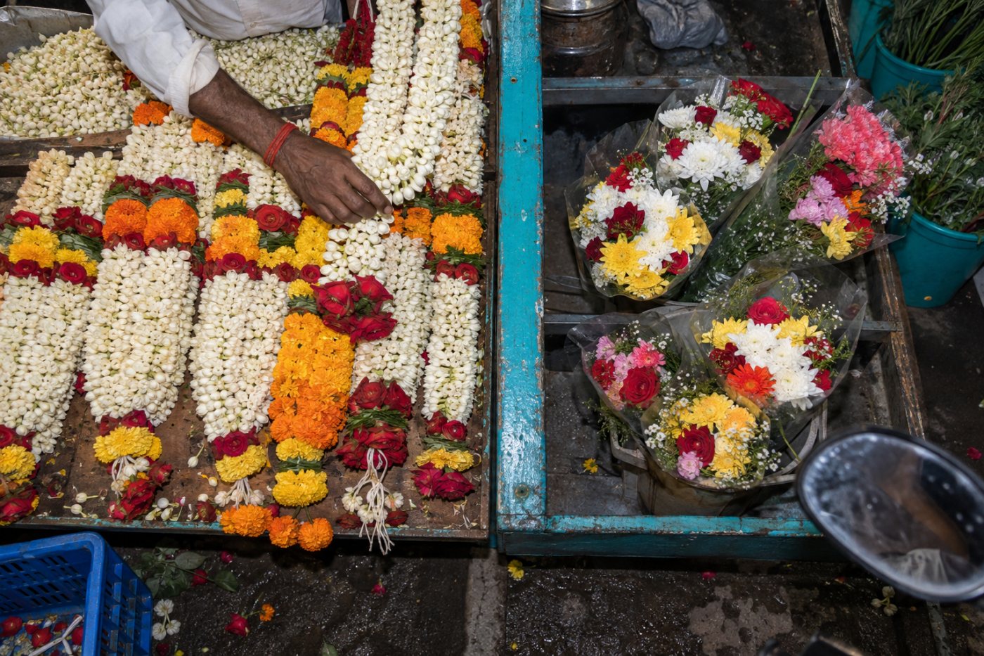 भारत में मौसमी फूलों की पेशकश के अनुसार खोजशब्दों की अवधि चुनने का संदर्भ
