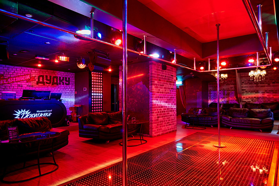 Как устроена работа в стрип-клубе и сколько зарабатывают стриптизерши