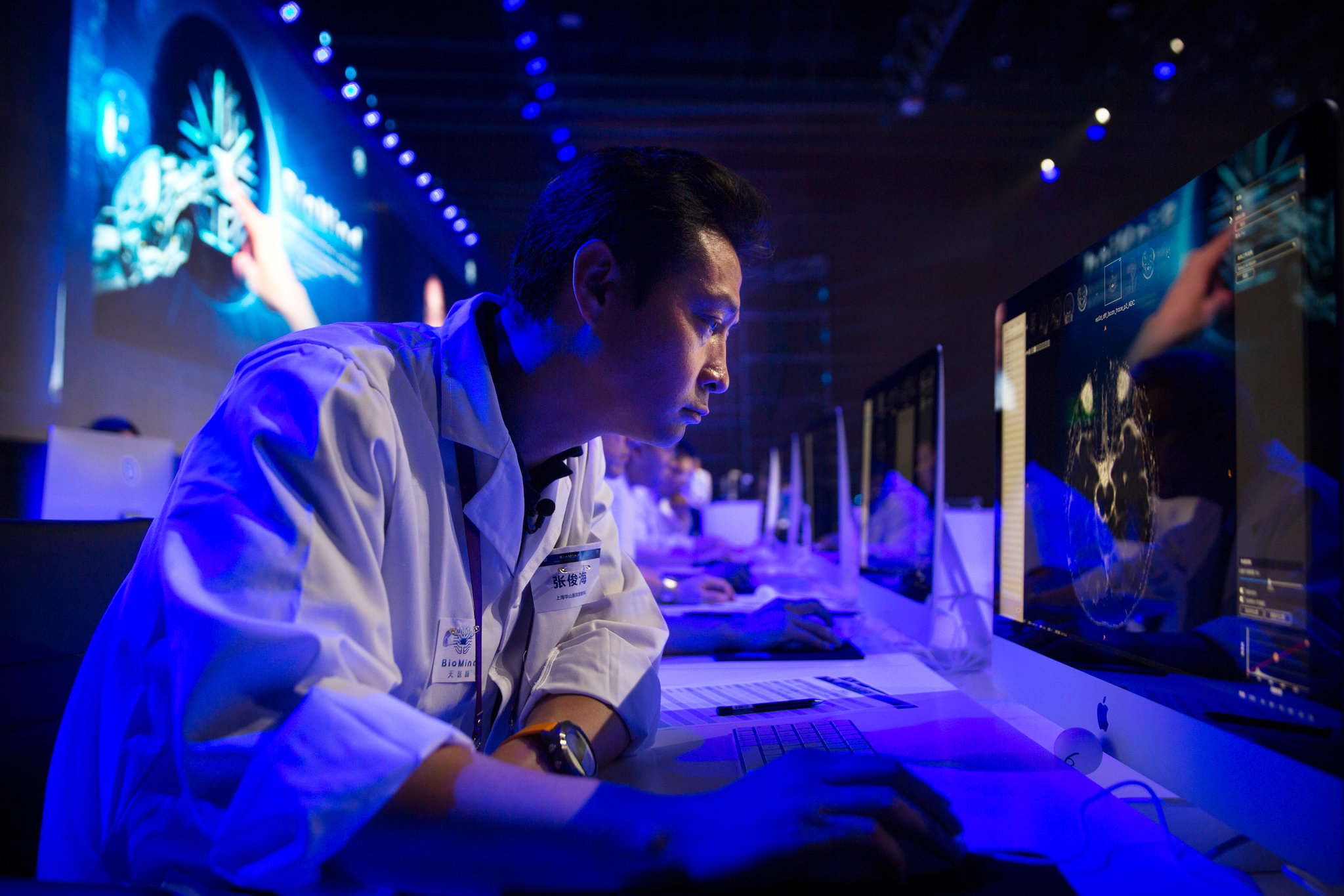 Top 7 Ways AI is Helping Doctors Diagnose and Treat Cancer