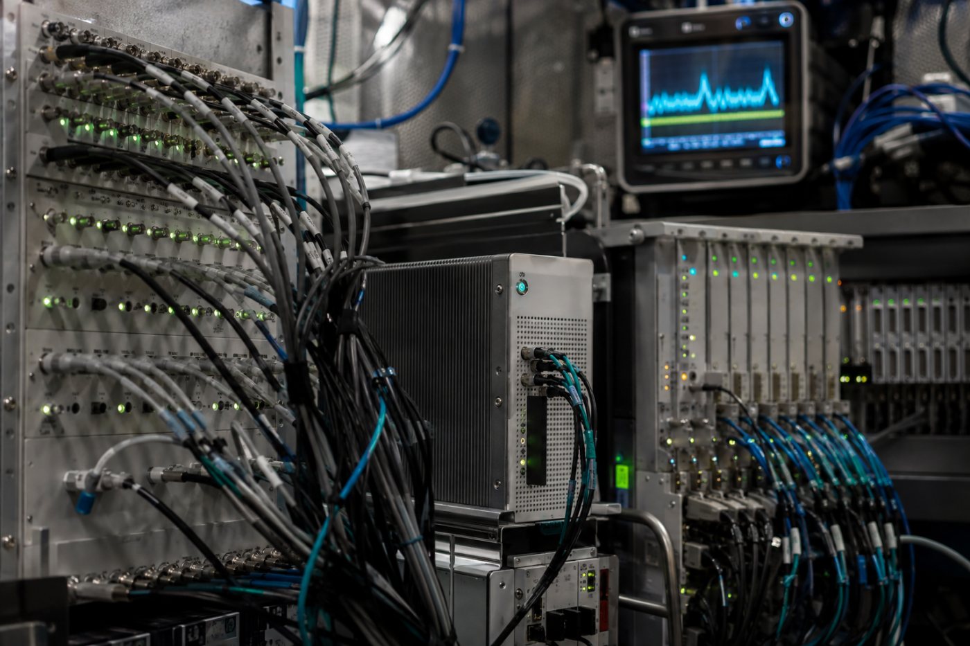 DIII-D放電中に計測、予測、制御、安全確認を順に処理するPACMAN