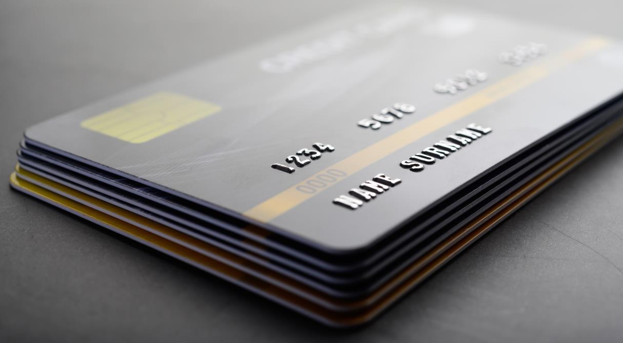 Карта рассрочки или кредитка: сравниваем условия