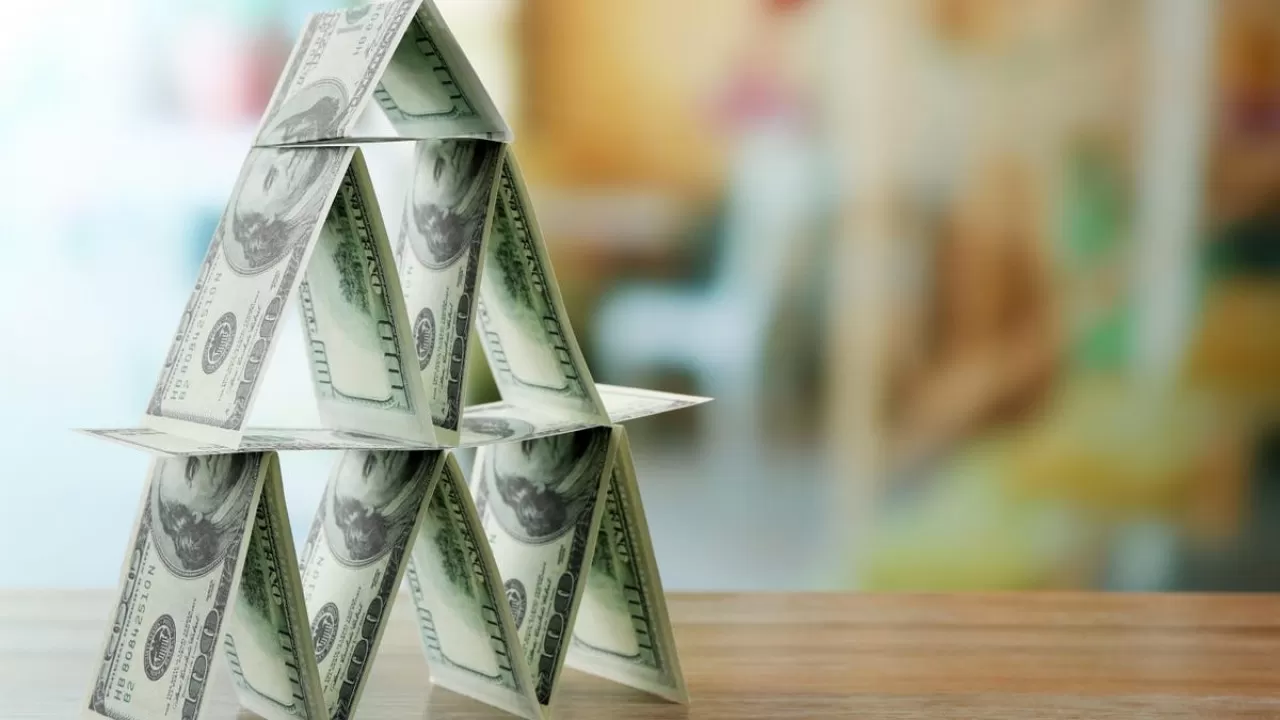Финансовые пирамиды: куда можно слить деньги
