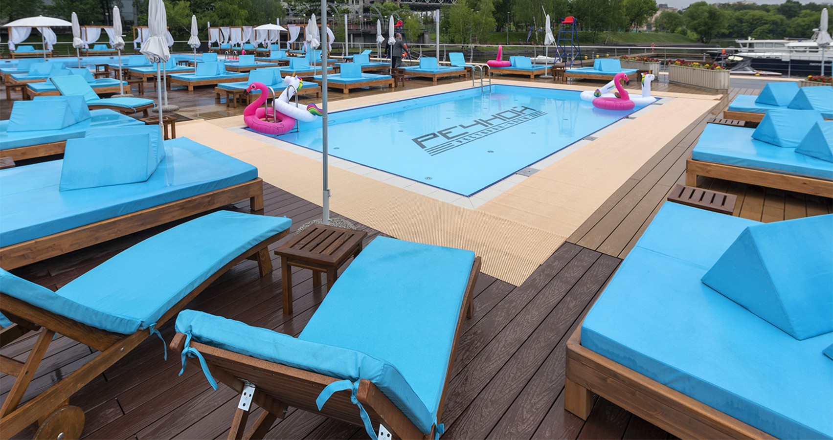 Открытые бассейны Москвы: куда пойти поплавать и сколько это стоит