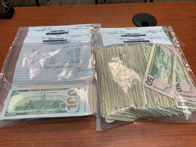 Нашел на дороге 100 000 долларов. Они настоящие?
