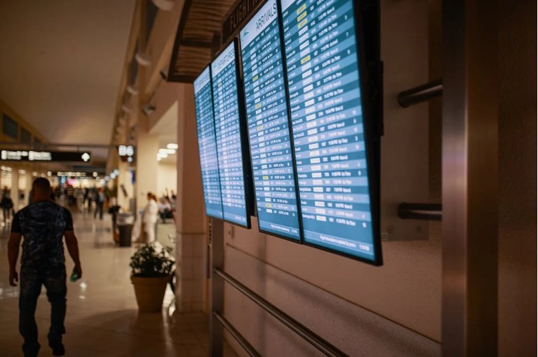 How To Survive Long Layovers On Your Business Trip
