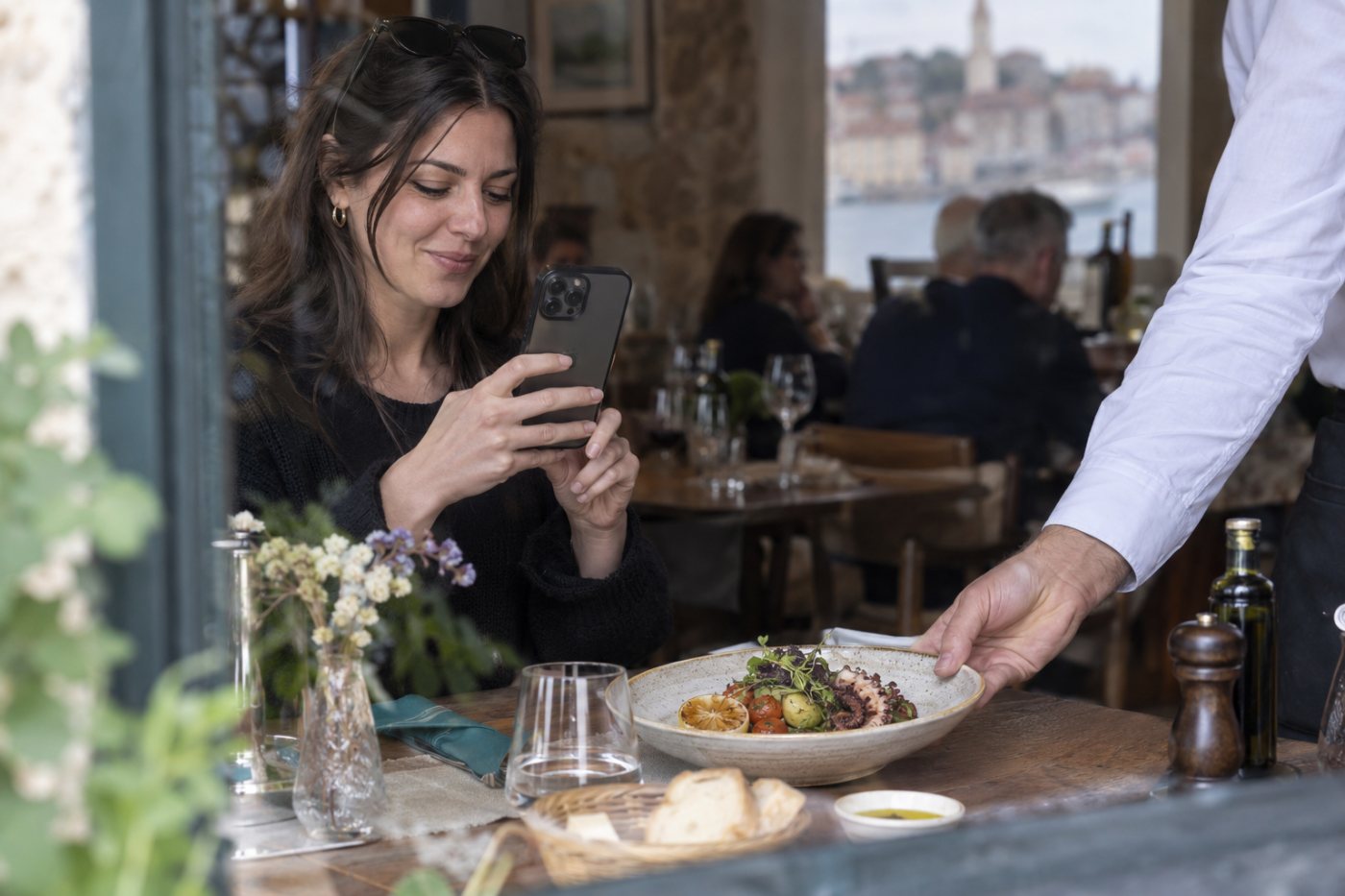 Darovana usluga u restoranu postaje sadržaj za Instagram koji traži jasnu oznaku oglasa.