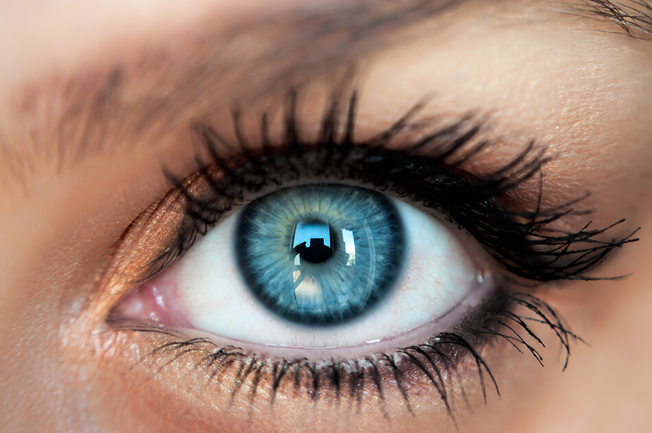 Tips for Choosing the Right Colored Lenses for Your Skin Tone