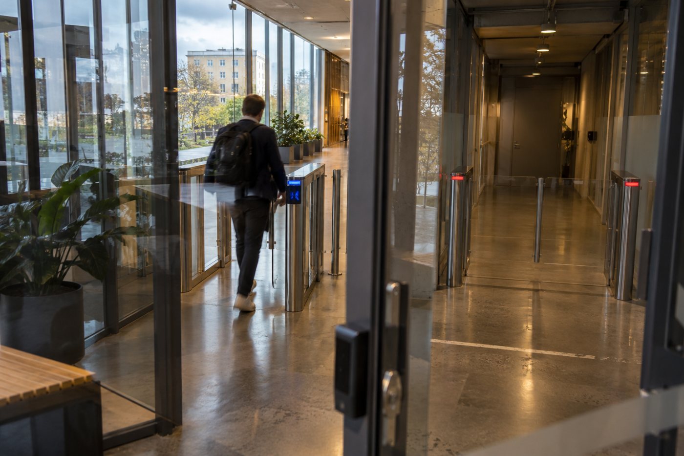 Copilot Studio och Googles Agent Platform använder olika kontroller för vilka tjänster en agent får nå.