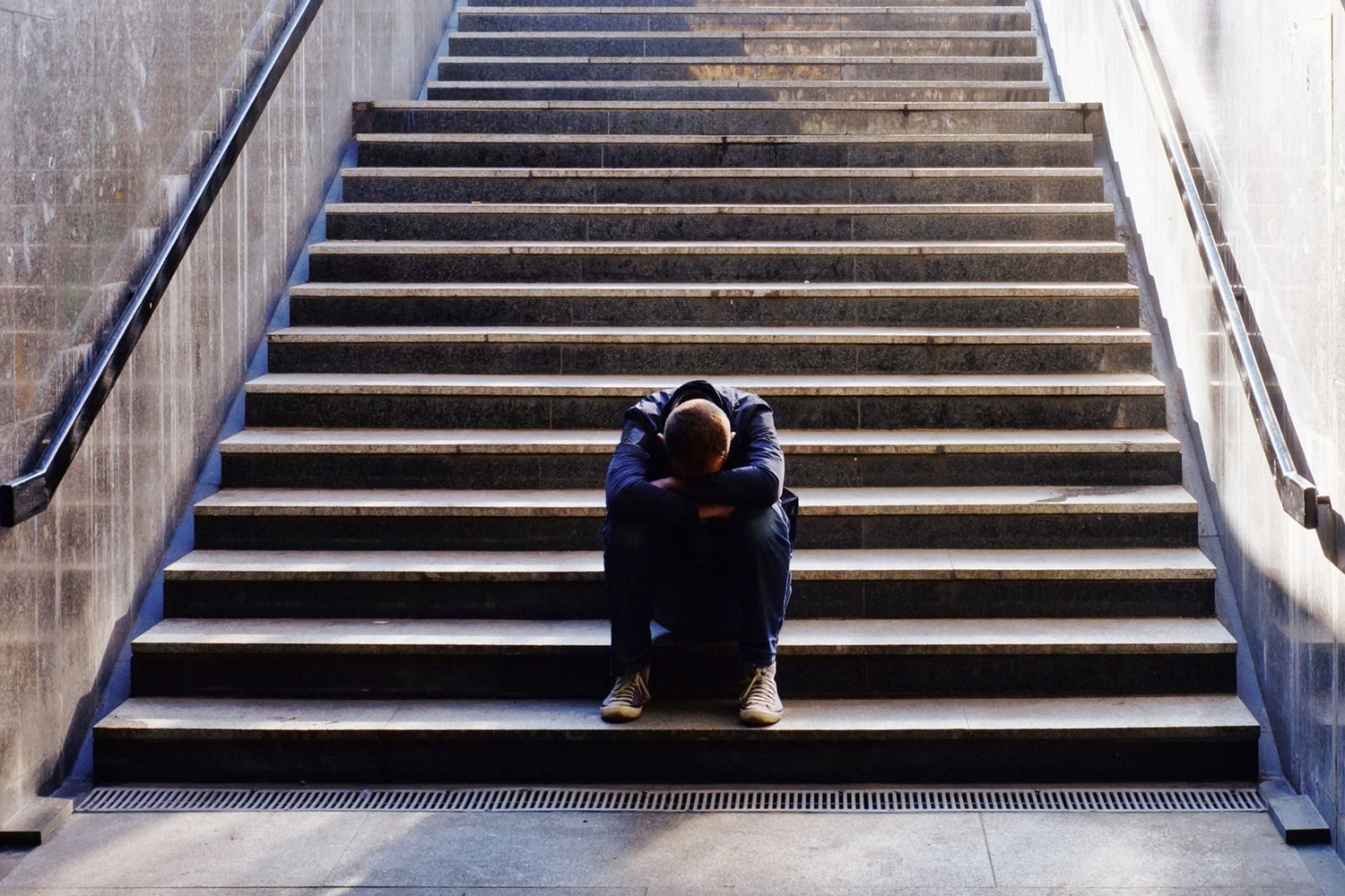 Век зависимых: как одиночество провоцирует плохие привычки