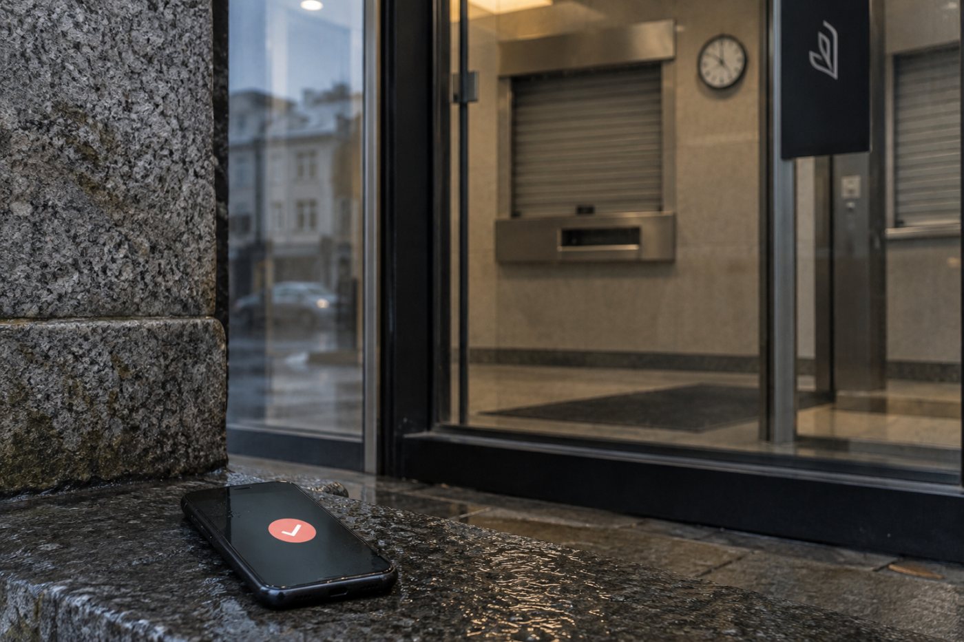 Flutningur stöðugleikamyntar getur farið fram áður en innlausn í bankafé er afgreidd.