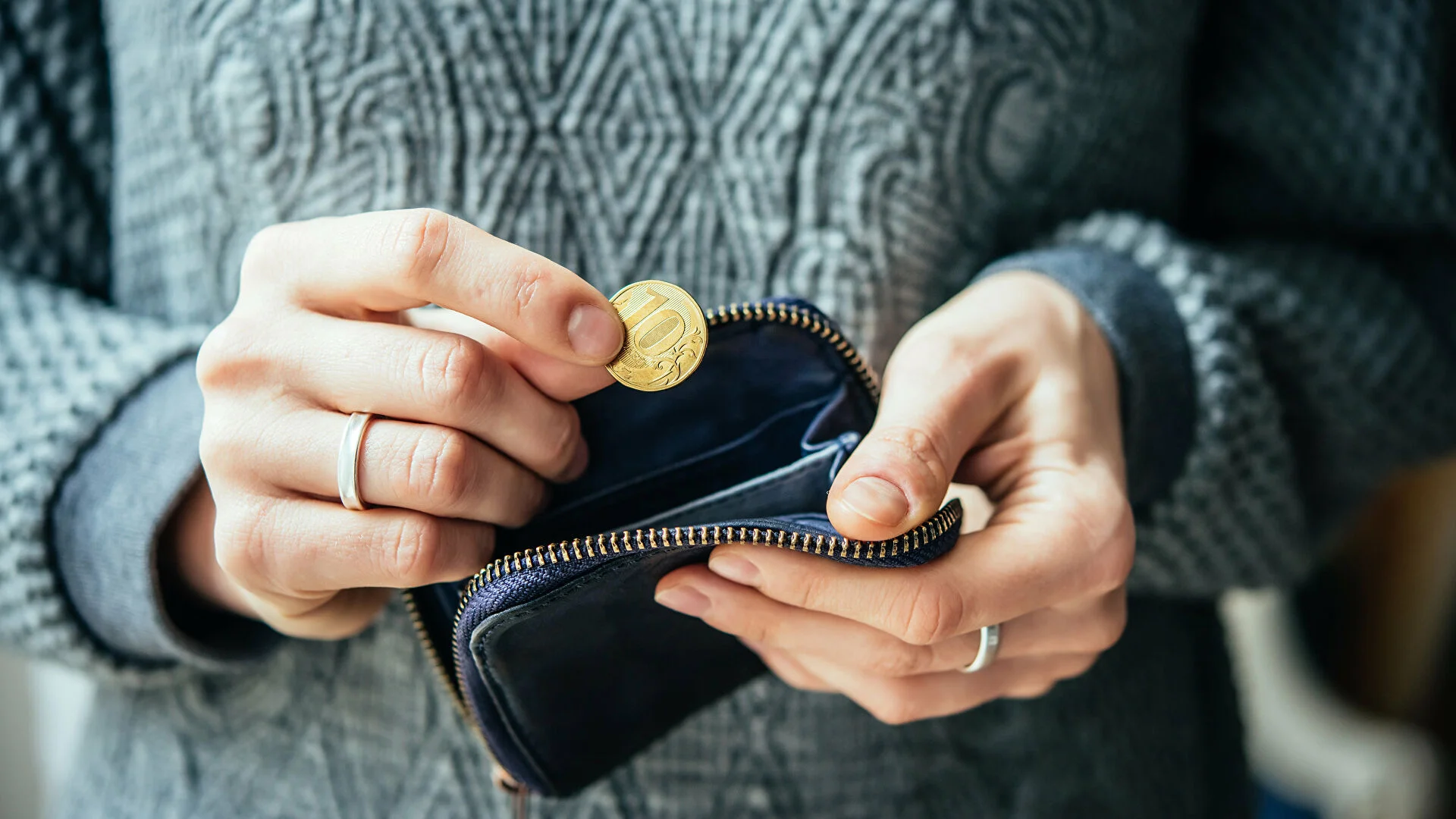 Что такое бедность: определение, причины возникновения, методика измерения и пути исправления ситуации