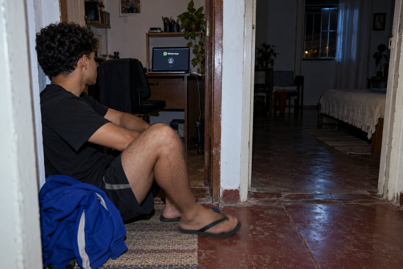 Convidado abre um link de chamada do WhatsApp no navegador do computador e aguarda a entrada.
