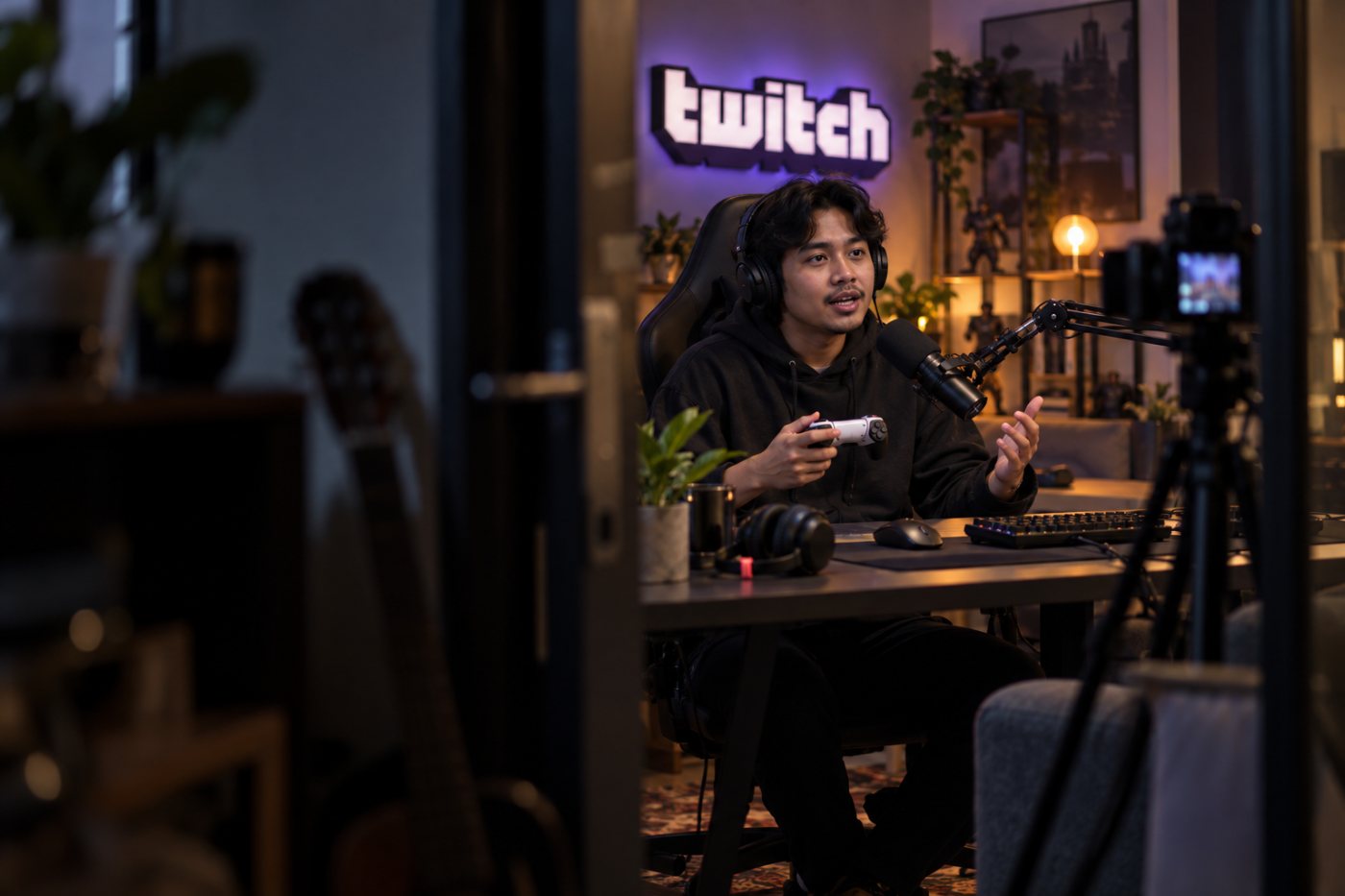 Kanal Twitch bertema strategi memperlihatkan identitas konten yang jelas agar lebih mudah dicocokkan dengan kategori merek yang relevan.
