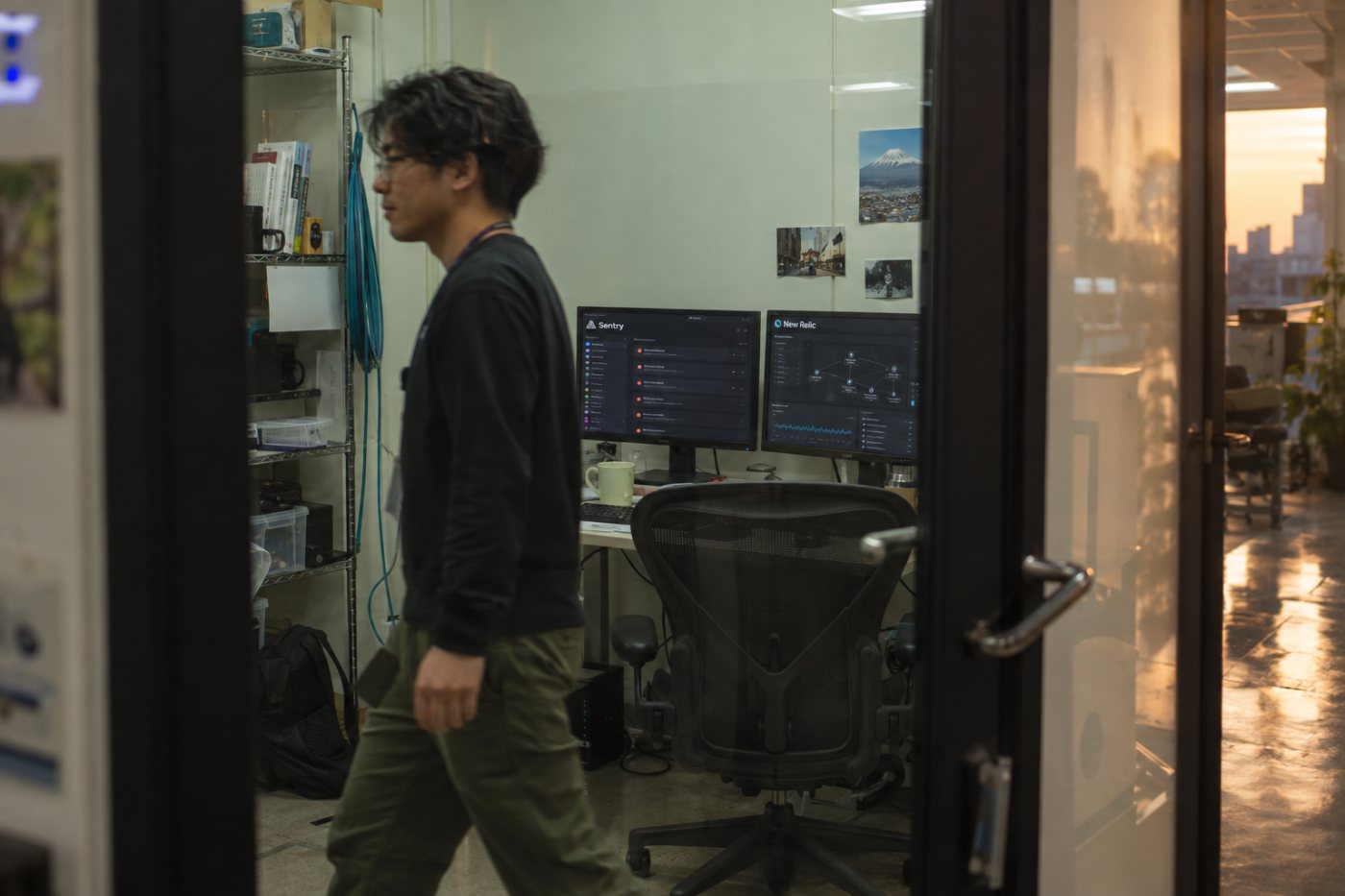 New Relicの月間取り込み量別の試算と、Sentryのエラー・スパンなど別々の使用枠を対比する。