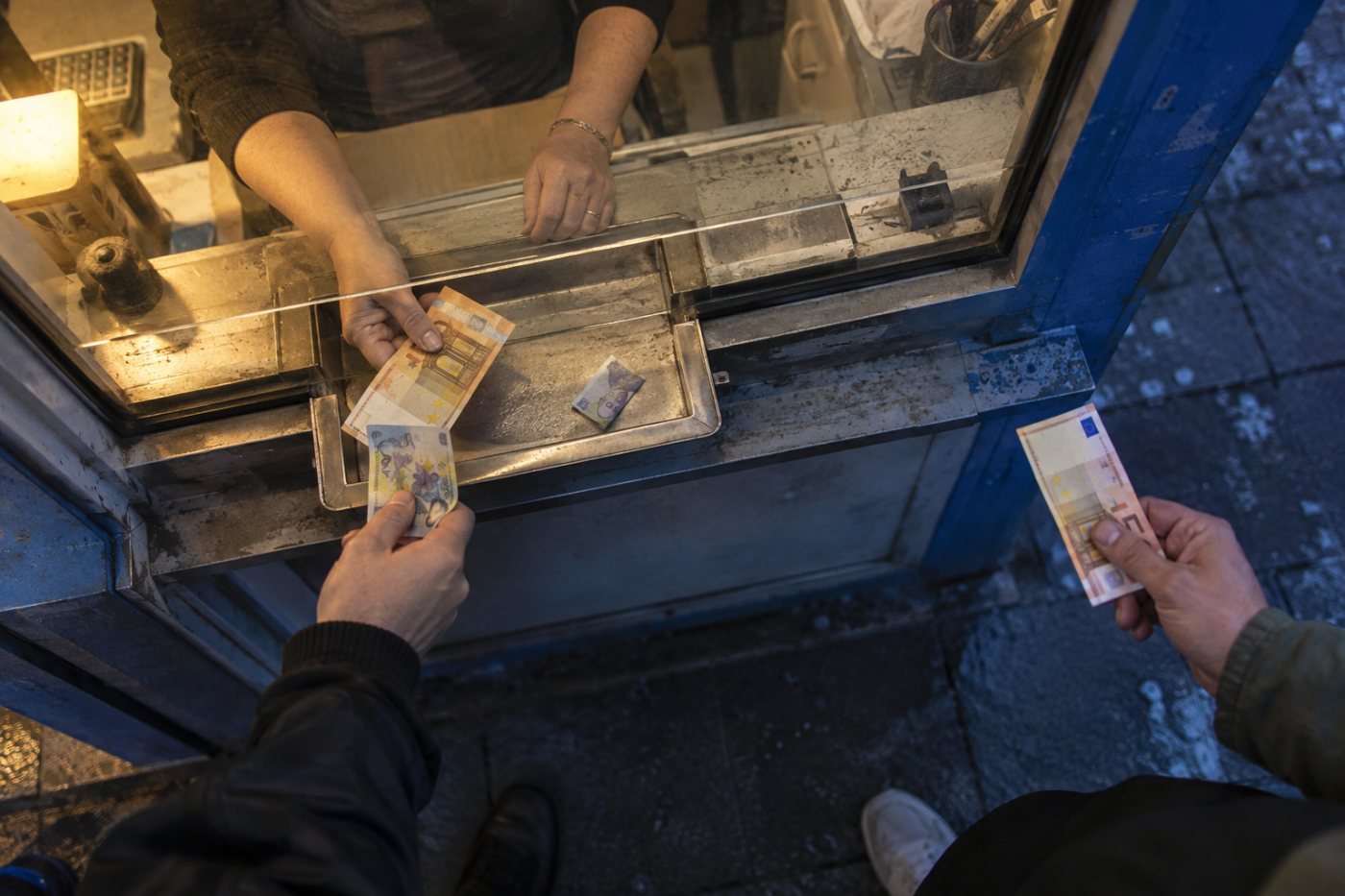 Conversia din lei în euro poate adăuga un cost cumpărării unui ETF în euro prin XTB.