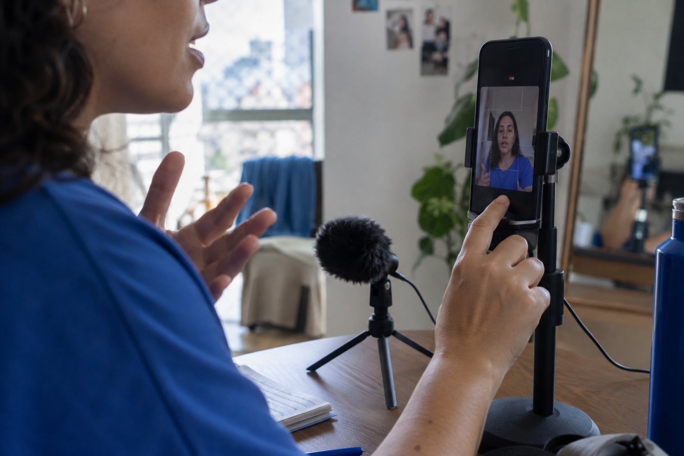 Roteiro de dez minutos verifica fala, enquadramento, interação e conexão antes da live pública
