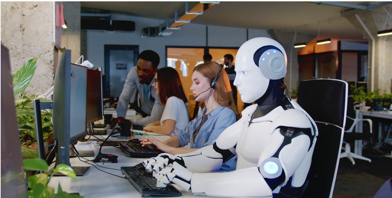 Balancing Technology and Touch: A New Approach to Employee Management