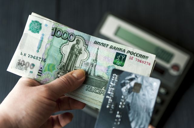 Как зарабатывать на сочетании дебетовой и кредитной карт