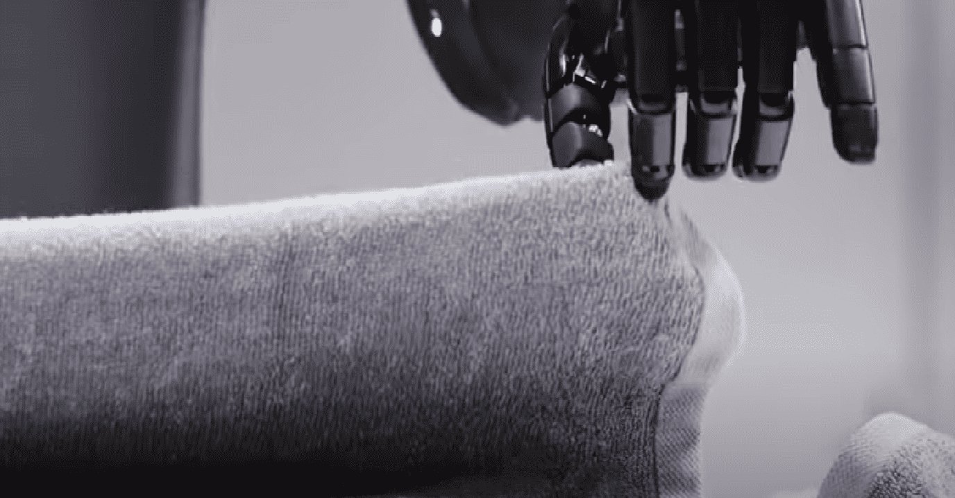 Why Robots Keep Folding T-Shirts: The Optimal Zone of Current Tech and the Quest for True Versatility