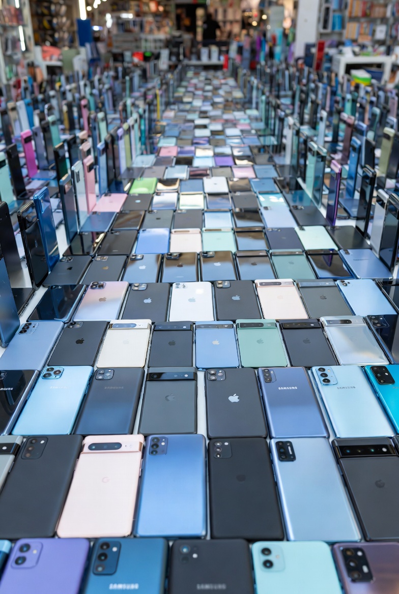 Google's Pixel Phones: Persisting in a Smartphone Market Dominated by Giants