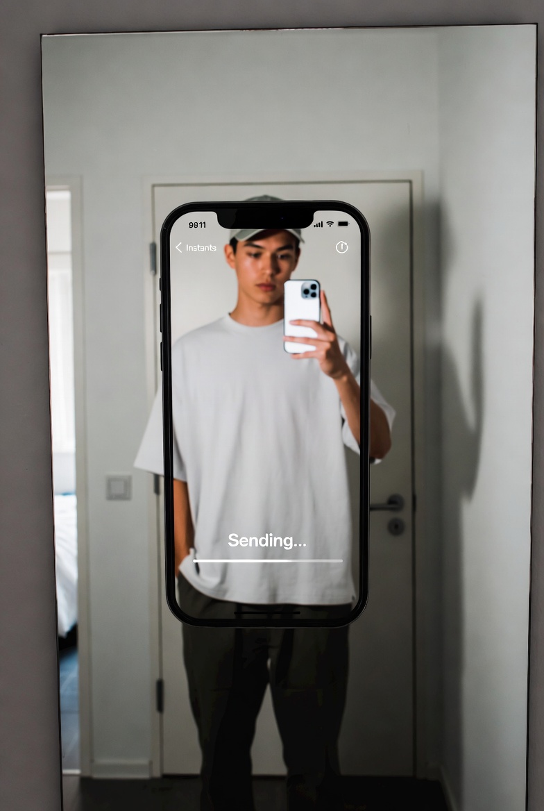 Instagram Just Launched Instants — A Private, Ephemeral Photo App That Feels Like Locket + Snapchat + BeReal