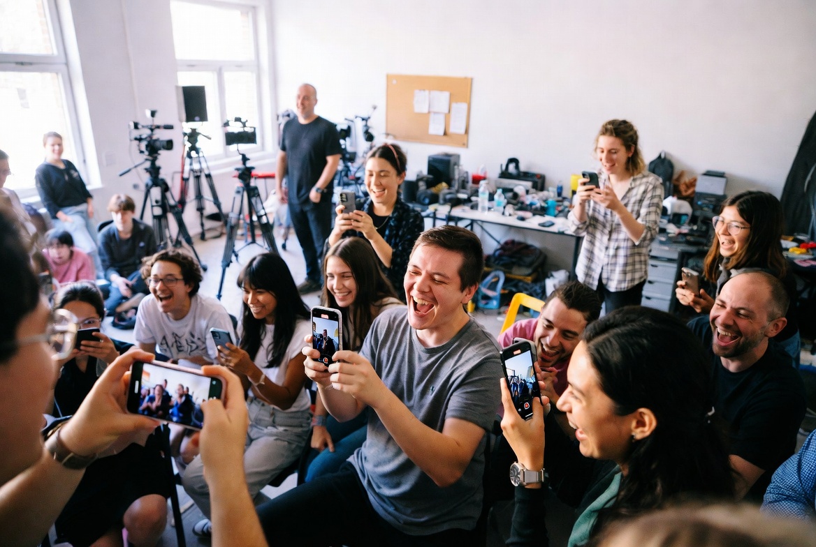 The Yapping Phenomenon: Why Relaxed, Unscripted “Talking Head” Videos Are Dominating American Marketing in 2025–2026