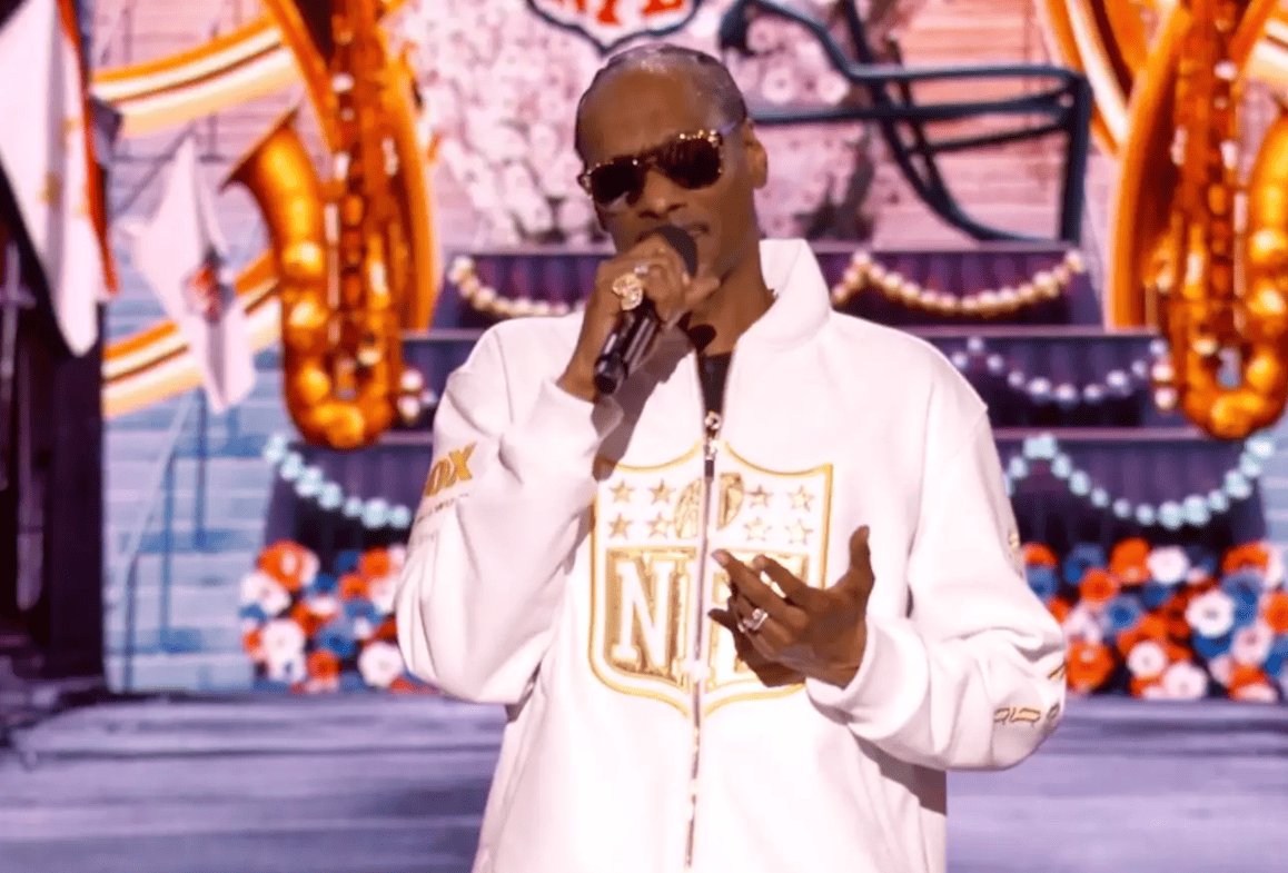 Snoop Dogg Mocks Bill Belichick, 72, and His 24-Year-Old Girlfriend Jordon Hudson at NFL Honors