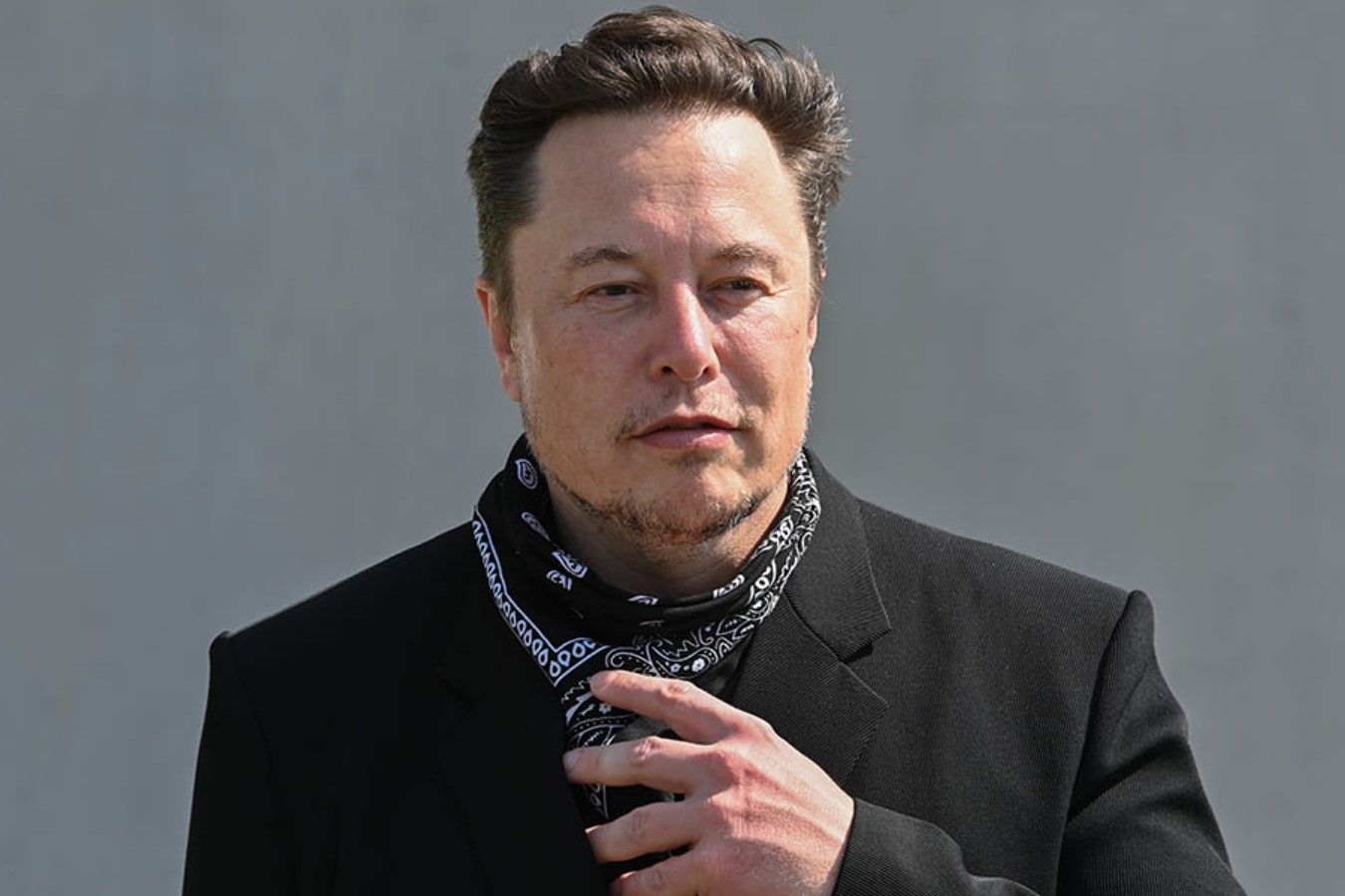 Elon Musk Claims to Be a '3,000-Year-Old Time-Traveling Alien' Possibly Adopting Various Identities