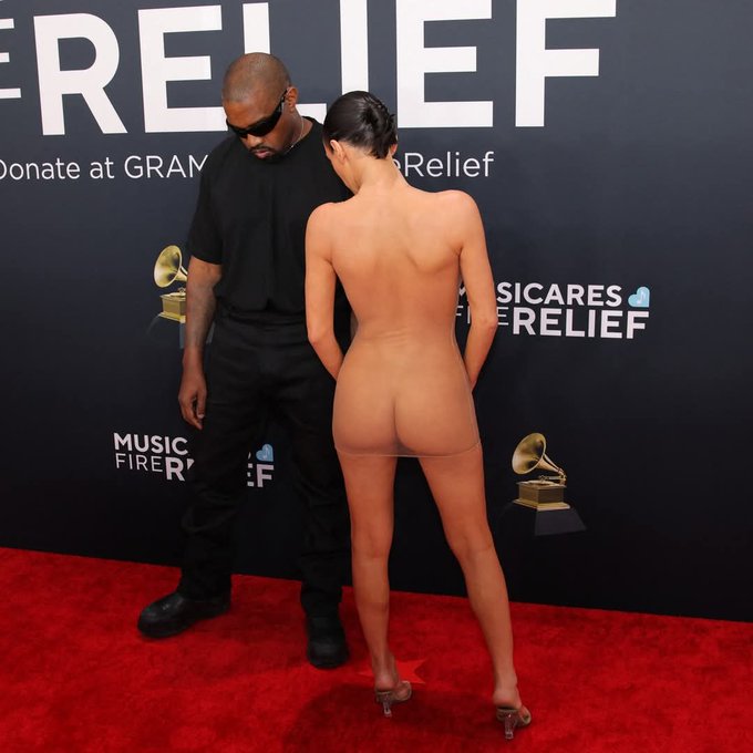 Lip Reader Discloses Kanye West's Words to Wife Bianca During Her Arrival in NSFW Grammy Outfit