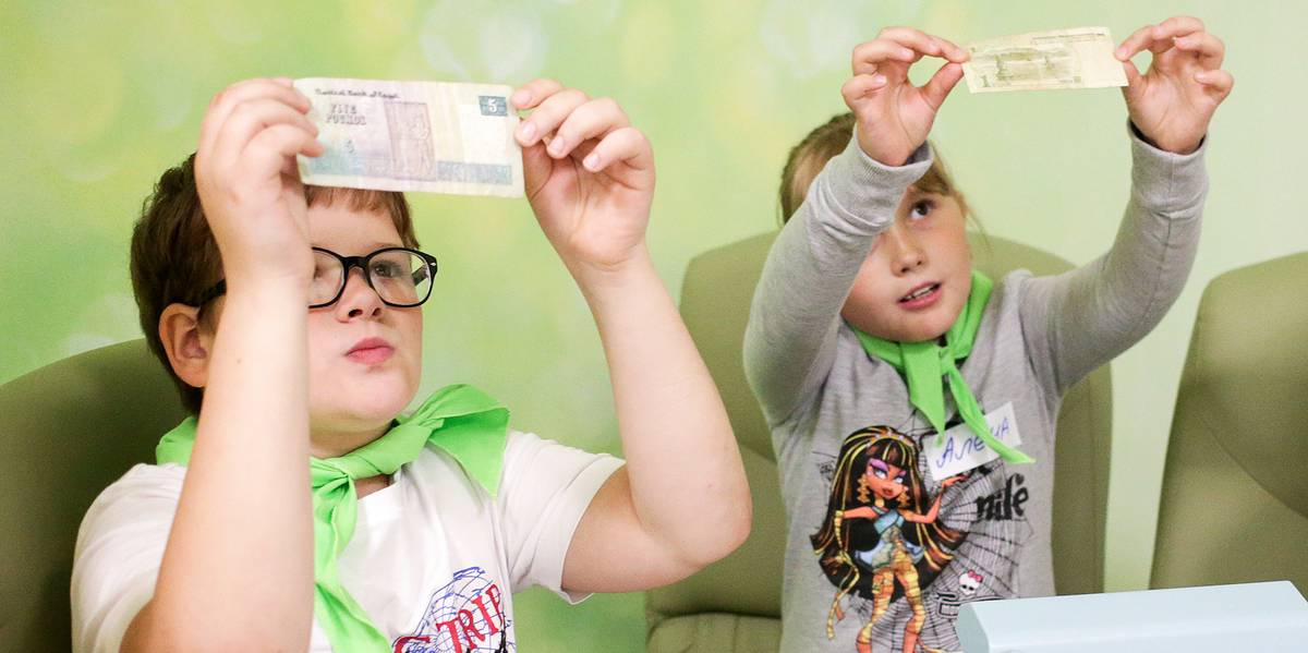 Как научить детей обращаться с деньгами
