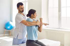 Which Treatment Is More Suitable For You: Physical Therapy Or Chiropractic?